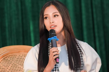 Trần Tiểu Vy tiết lộ bí quyết vượt qua áp lực từ khi trở thành hoa hậu