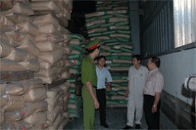 Thu hồi gần 700 tấn sữa nhiễm melamine và không nguồn gốc 