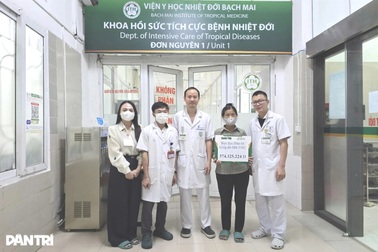 Người mẹ nghẹn ngào nhận hơn 374 triệu đồng bạn đọc giúp con gái đã khuất