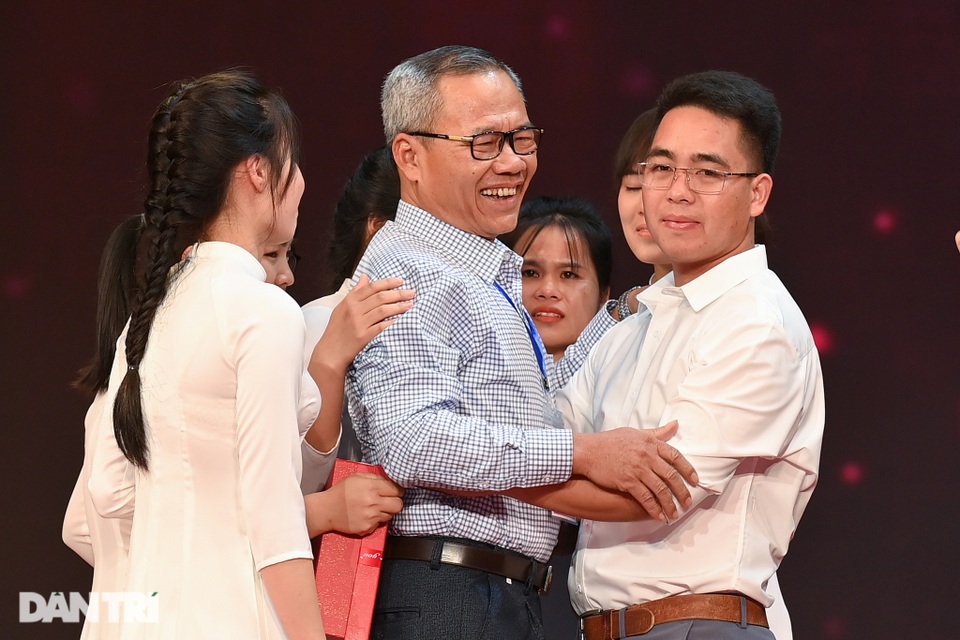 Lòng bao dung là hành trang thiện lương của mỗi con người... - 2 Lòng bao dung là hành trang thiện lương của mỗi con người... - 2