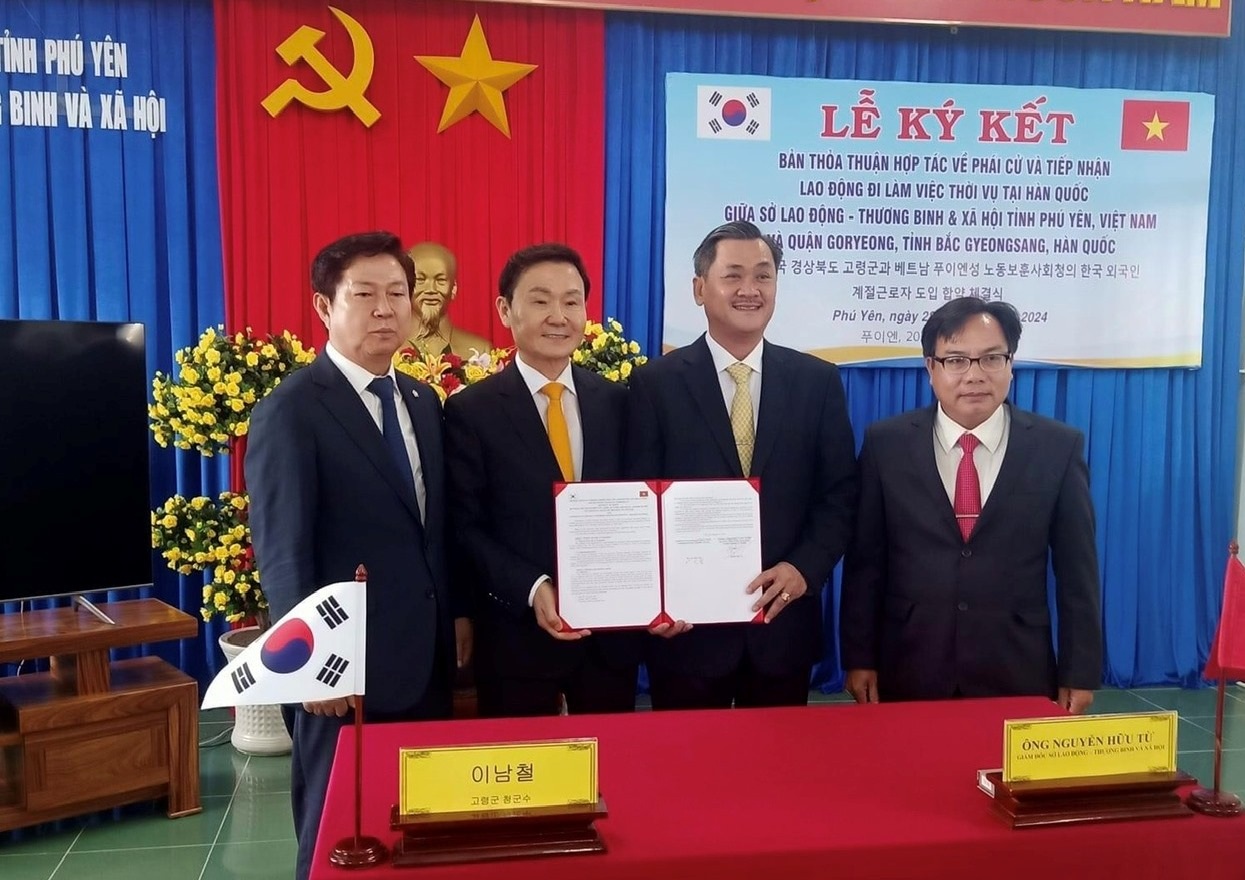 Anh1-Ký ket hop tac lao đong Han Quoc.jpg Anh1-Ký ket hop tac lao đong Han Quoc.jpg