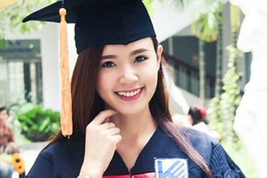 Midu đẹp rạng ngời trong ngày tốt nghiệp đại học