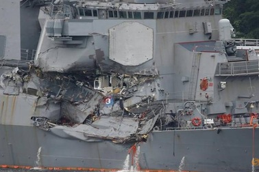 Mỹ sa thải 2 chỉ huy sau loạt va chạm của tàu chiến ở châu Á