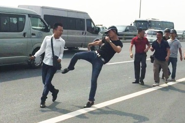 Nhà báo bị công an hành hung khi đang tác nghiệp