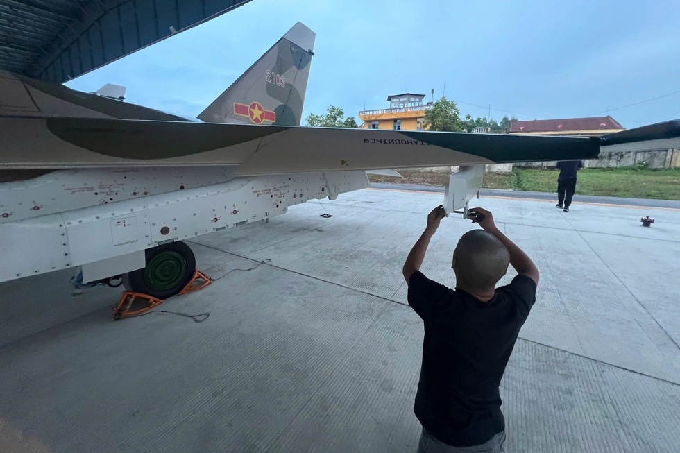 Đằng sau 12 giây "tuyệt đối điện ảnh" của Su-30MK2 trên trời Ba Đình A80
