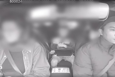Tài xế taxi khiến khách Tây ngỡ ngàng với lời chào như trên máy bay