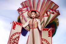 Hoa hậu Ngọc Châu tham khảo nhà sử học, sửa "Chiếu Cà Mau" sau tranh cãi