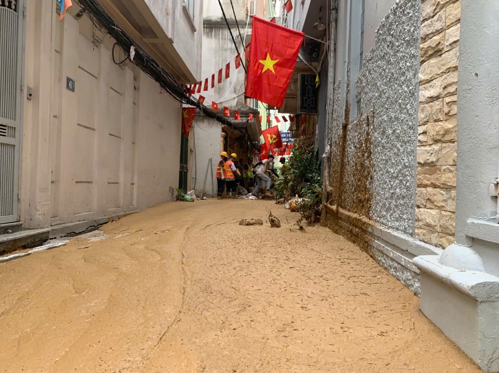 Lại xảy ra sự cố tràn bùn khi đào ngầm dự án metro Nhổn - ga Hà Nội - 1 Lại xảy ra sự cố tràn bùn khi đào ngầm dự án metro Nhổn - ga Hà Nội - 1