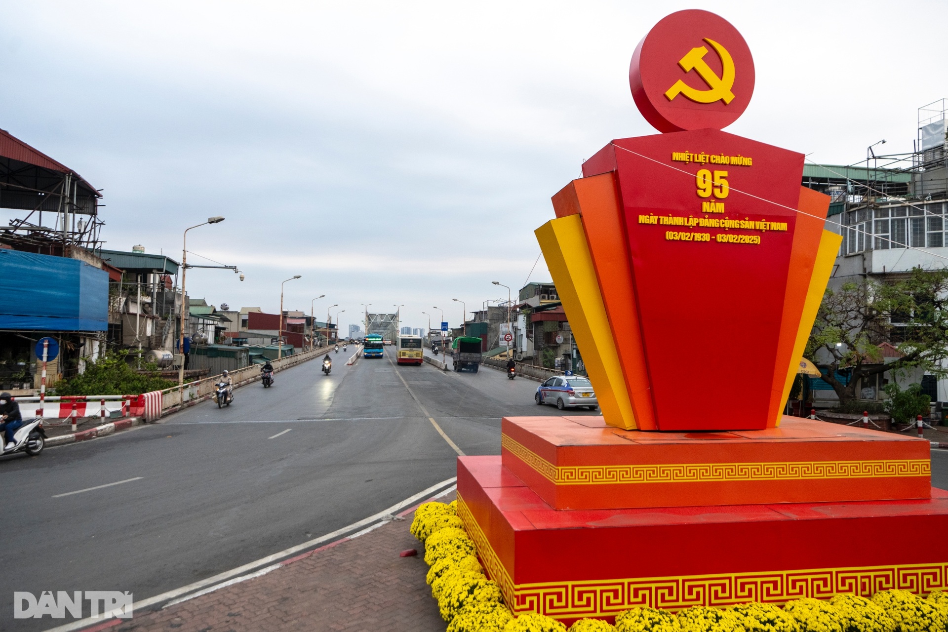 Giao thông Hà Nội thông thoáng, người dân thảnh thơi đi sắm Tết - 1 Giao thông Hà Nội thông thoáng, người dân thảnh thơi đi sắm Tết - 1