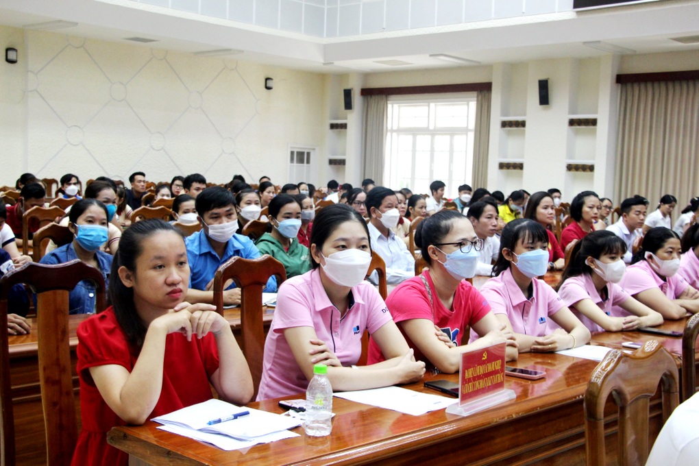 Bí thư Tỉnh ủy Quảng Nam đối thoại với công nhân lao động - 3 Bí thư Tỉnh ủy Quảng Nam đối thoại với công nhân lao động - 3