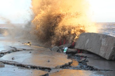 Bạc Liêu công bố lệnh khẩn cấp về sạt lở kè đê biển Gành Hào