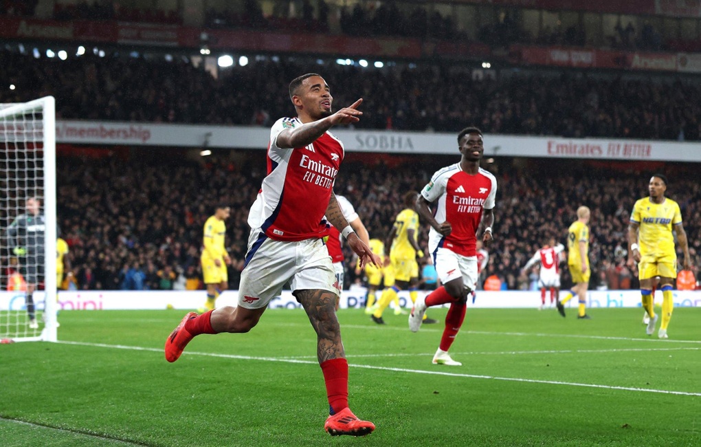 Arsenal, Liverpool into English League Cup semi-finals - 2