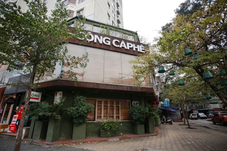 Quán xá Hà Nội cửa đóng then cài, đìu hiu trong dịch Covid-19 - 7 Quán xá Hà Nội cửa đóng then cài, đìu hiu trong dịch Covid-19 - 7