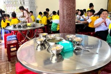 Vụ suất ăn trường học bị tố không đảm bảo: Đầu bếp tố cáo đã nghỉ việc