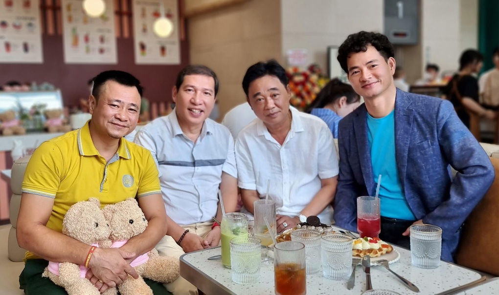 Lần hiếm hoi NSƯT Quốc Khánh đi sự kiện cùng Xuân Bắc, Quang Thắng - 1 Lần hiếm hoi NSƯT Quốc Khánh đi sự kiện cùng Xuân Bắc, Quang Thắng - 1
