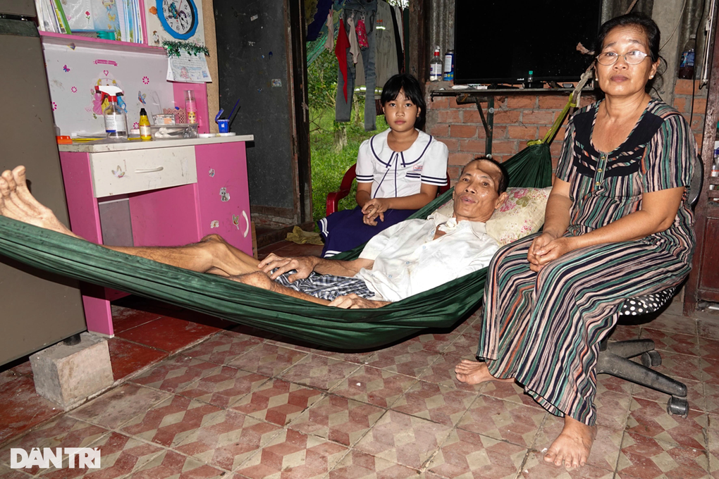 Người vợ nghèo cầu xin cứu chồng bị u não, giúp con nhỏ được đến trường - 1 Người vợ nghèo cầu xin cứu chồng bị u não, giúp con nhỏ được đến trường - 1