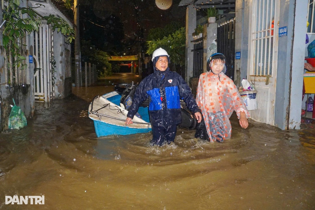Người dân chới với vì lũ bất thường - 3 Người dân chới với vì lũ bất thường - 3