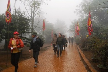 Nô nức... lội bùn đi xin nước Tiên