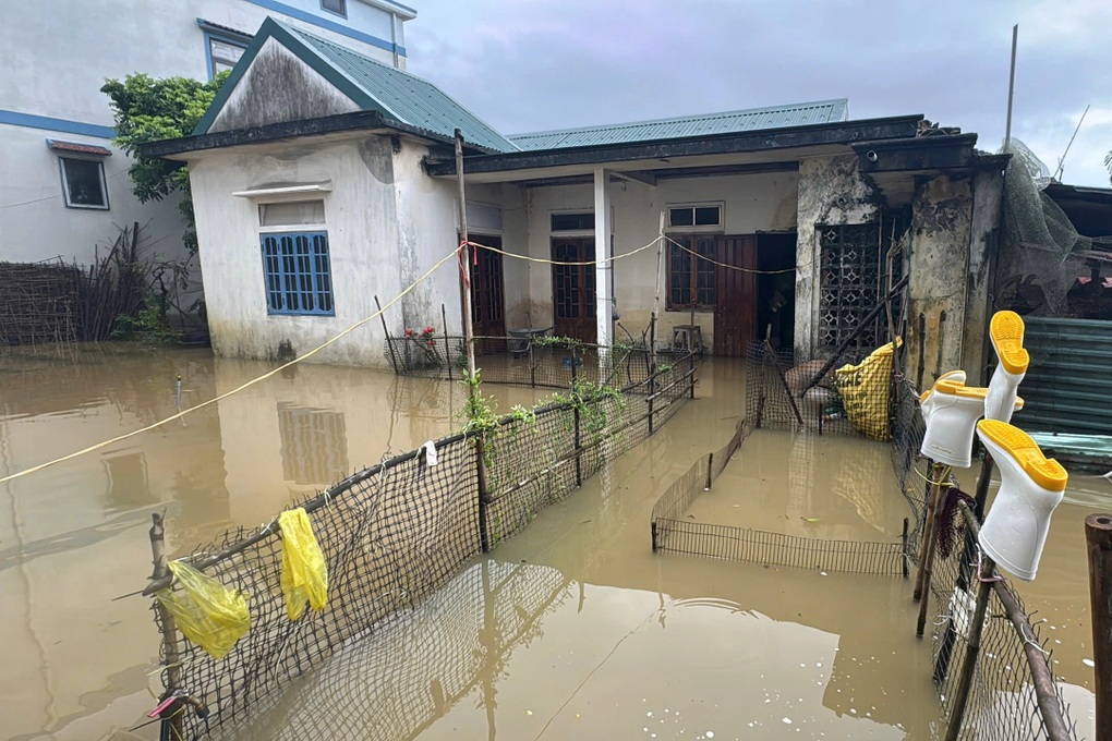 Mưa lũ khiến hơn 5.000 ngôi nhà ở Hà Tĩnh, Quảng Trị ngập lụt - 5 Mưa lũ khiến hơn 5.000 ngôi nhà ở Hà Tĩnh, Quảng Trị ngập lụt - 5