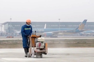 Cận cảnh đường băng sân bay nội bài gấp rút về đích trước Tết âm lịch 2022