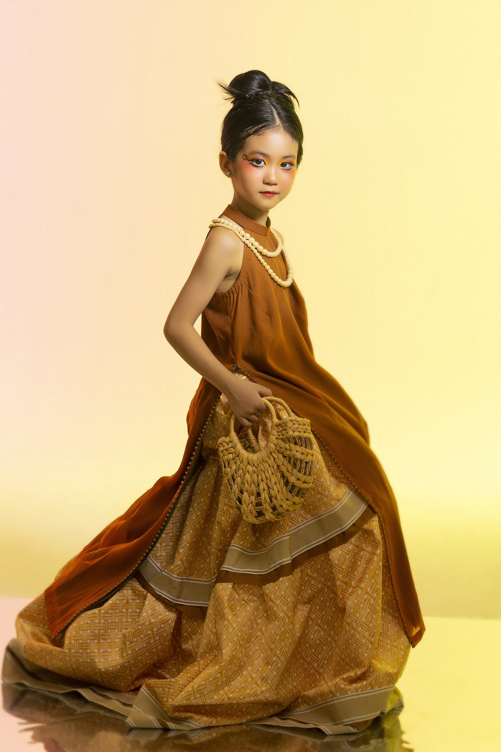 Top 5 Miss World Việt Nam Thu Phương ấn tượng với áo dài từ mây tre đan - 4 Top 5 Miss World Việt Nam Thu Phương ấn tượng với áo dài từ mây tre đan - 4