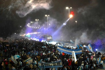 Đội tuyển Argentina được đón tiếp như người hùng ngày về nước