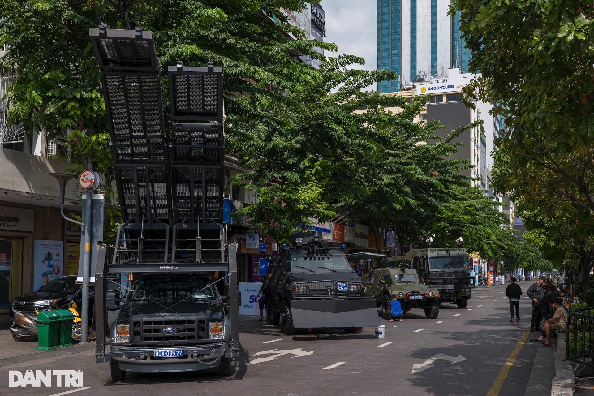 Ngắm dàn khí tài, xe bọc thép của Bộ Công an trên đường phố TPHCM - 1