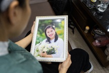 Chuyện về người phụ nữ Hà Nội hai lần chụp ảnh thờ cho chính mình