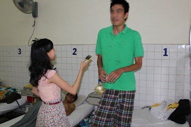 Cắt khối u tuyến yên cho chàng trai cao hơn 2m