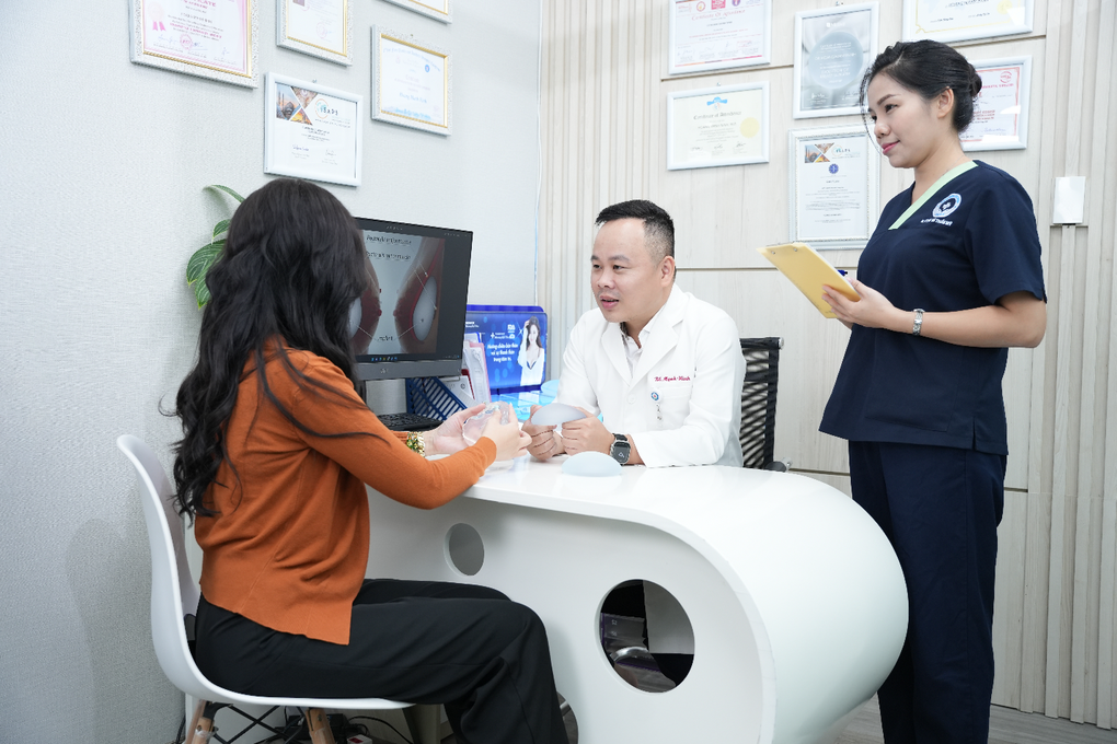 ThS.BS Hoàng Mạnh Ninh: Thẩm mỹ vòng 1 không chỉ có xấu và đẹp - 3 ThS.BS Hoàng Mạnh Ninh: Thẩm mỹ vòng 1 không chỉ có xấu và đẹp - 3