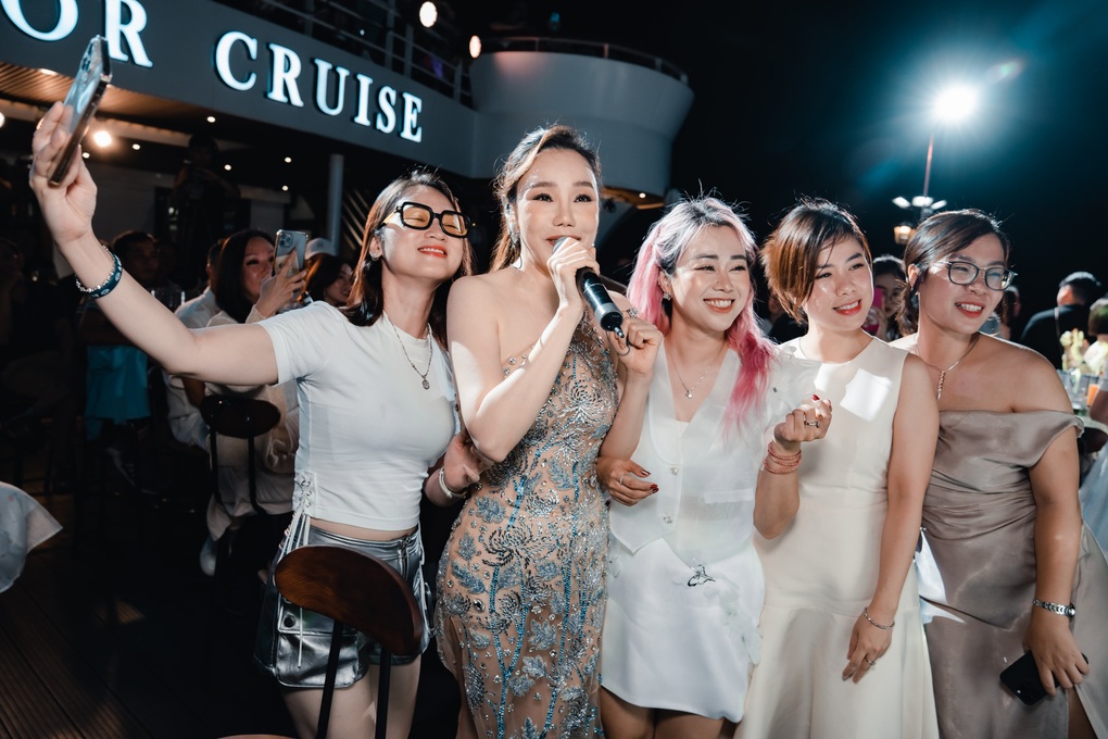 Hồ Quỳnh Hương: Tôi vẫn chờ người ấy xuất hiện - 3 Hồ Quỳnh Hương: Tôi vẫn chờ người ấy xuất hiện - 3
