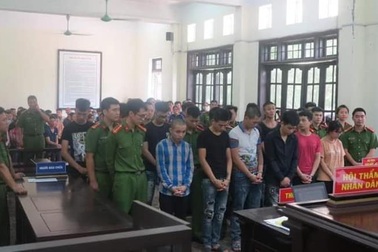 Hà Nội: 14 thanh niên đua xe lĩnh án tù