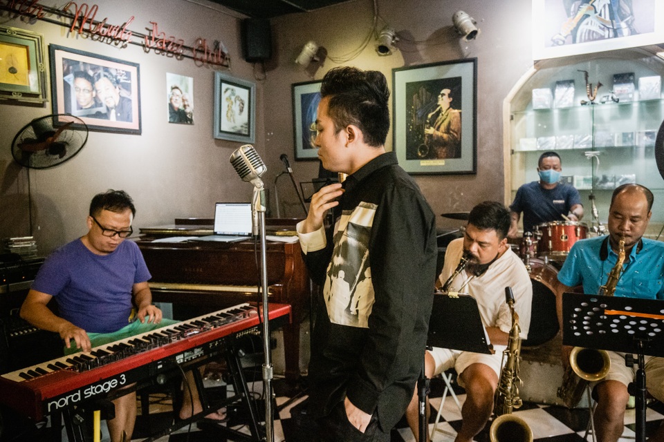 Rời ban nhạc Anh Em, nghệ sĩ piano Tuấn Nam “chơi lớn” giữa mùa Covid-19 - 6 Rời ban nhạc Anh Em, nghệ sĩ piano Tuấn Nam “chơi lớn” giữa mùa Covid-19 - 6