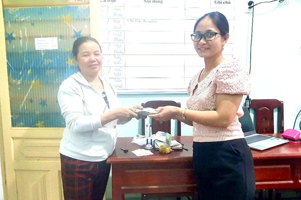 Người phụ nữ trả lại chiếc ví chứa 28,5 chỉ vàng và 87 triệu đồng - 1 Người phụ nữ trả lại chiếc ví chứa 28,5 chỉ vàng và 87 triệu đồng - 1