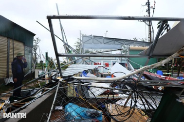 Gió bão Kajiki khiến chủ nhà hàng ở Cửa Lò trắng tay