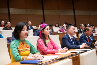 Hình ảnh các đại biểu Quốc hội khóa mới trong kỳ họp đầu tiên