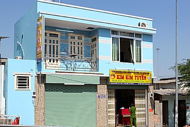 Vợ chồng chủ tiệm vàng bị kẻ trộm chém kinh hoàng trong đêm