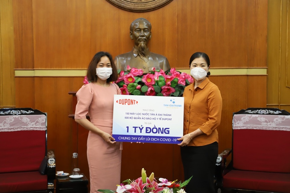Tân Á Đại Thành và Dupont trao quà trị giá 1 tỷ đồng chống Covid19 - 1 Tân Á Đại Thành và Dupont trao quà trị giá 1 tỷ đồng chống Covid19 - 1