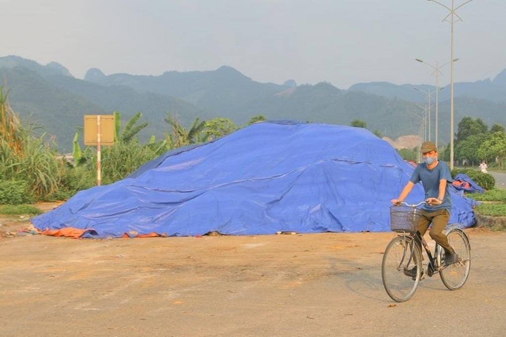 Hàng chục nghìn tấn rác thải bủa vây thành phố Hòa Bình - 2 Hàng chục nghìn tấn rác thải bủa vây thành phố Hòa Bình - 2