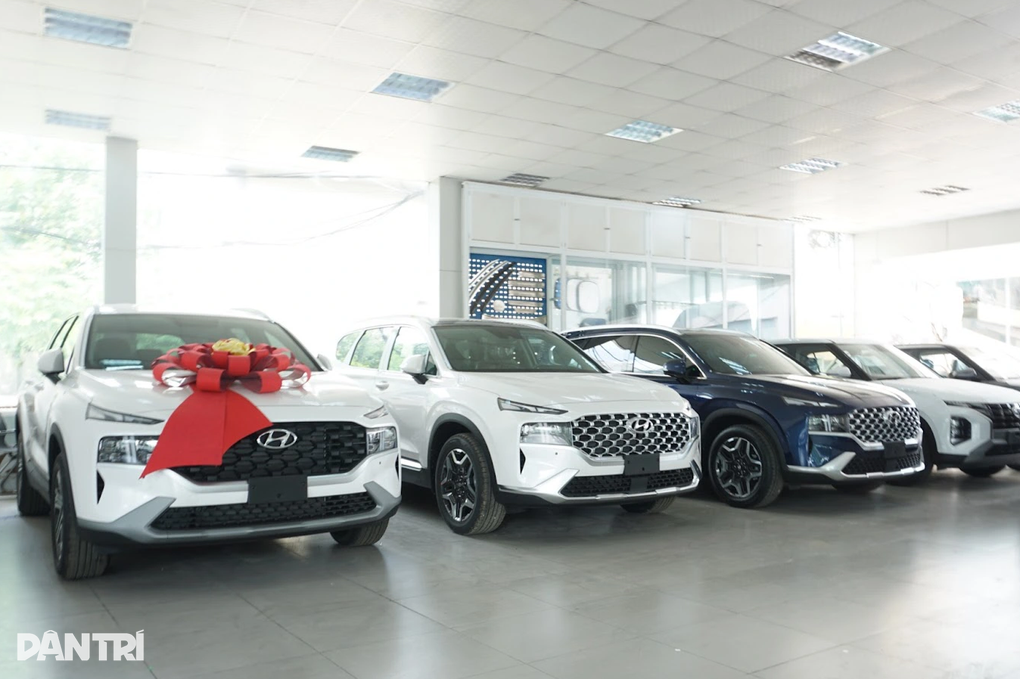 Thị trường ô tô tháng Ngâu giảm giá mạnh, xe hot sẵn hàng - 1 Thị trường ô tô tháng Ngâu giảm giá mạnh, xe hot sẵn hàng - 1