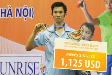 Tiến Minh khởi đầu chật vật tại giải Singapore