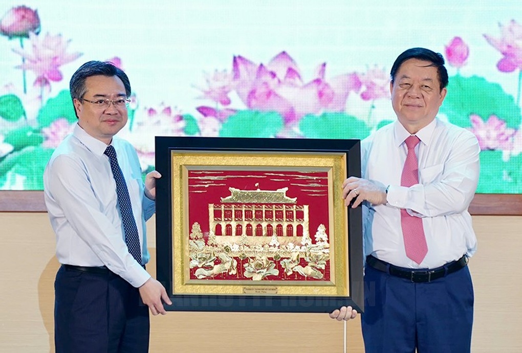 Ông Nguyễn Thanh Nghị: TPHCM tăng tốc hoàn thành mục tiêu của nhiệm kỳ - 1 Ông Nguyễn Thanh Nghị: TPHCM tăng tốc hoàn thành mục tiêu của nhiệm kỳ - 1