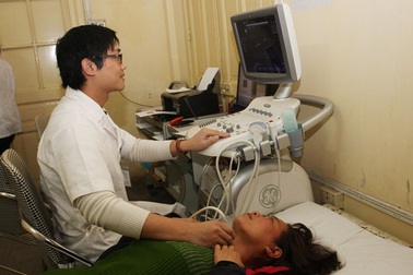 Choáng váng nhận "án tử" ung thư vì... hút thuốc lào