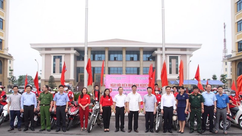 Bắc Giang: Bí thư tỉnh hiến máu phát động chiến dịch “Những giọt máu hồng” - 2 Bắc Giang: Bí thư tỉnh hiến máu phát động chiến dịch “Những giọt máu hồng” - 2