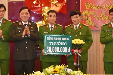 Thưởng nóng Ban chuyên án điều tra, khám phá nhanh vụ giết người ngày cận Tết