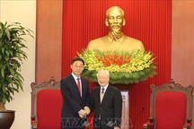 Tổng Bí thư Nguyễn Phú Trọng tiếp Bí thư Đảng ủy Khu tự trị dân tộc Choang Quảng Tây