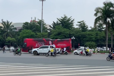 Khung cảnh quanh sân vận động Mỹ Đình trước giờ Blackpink biểu diễn