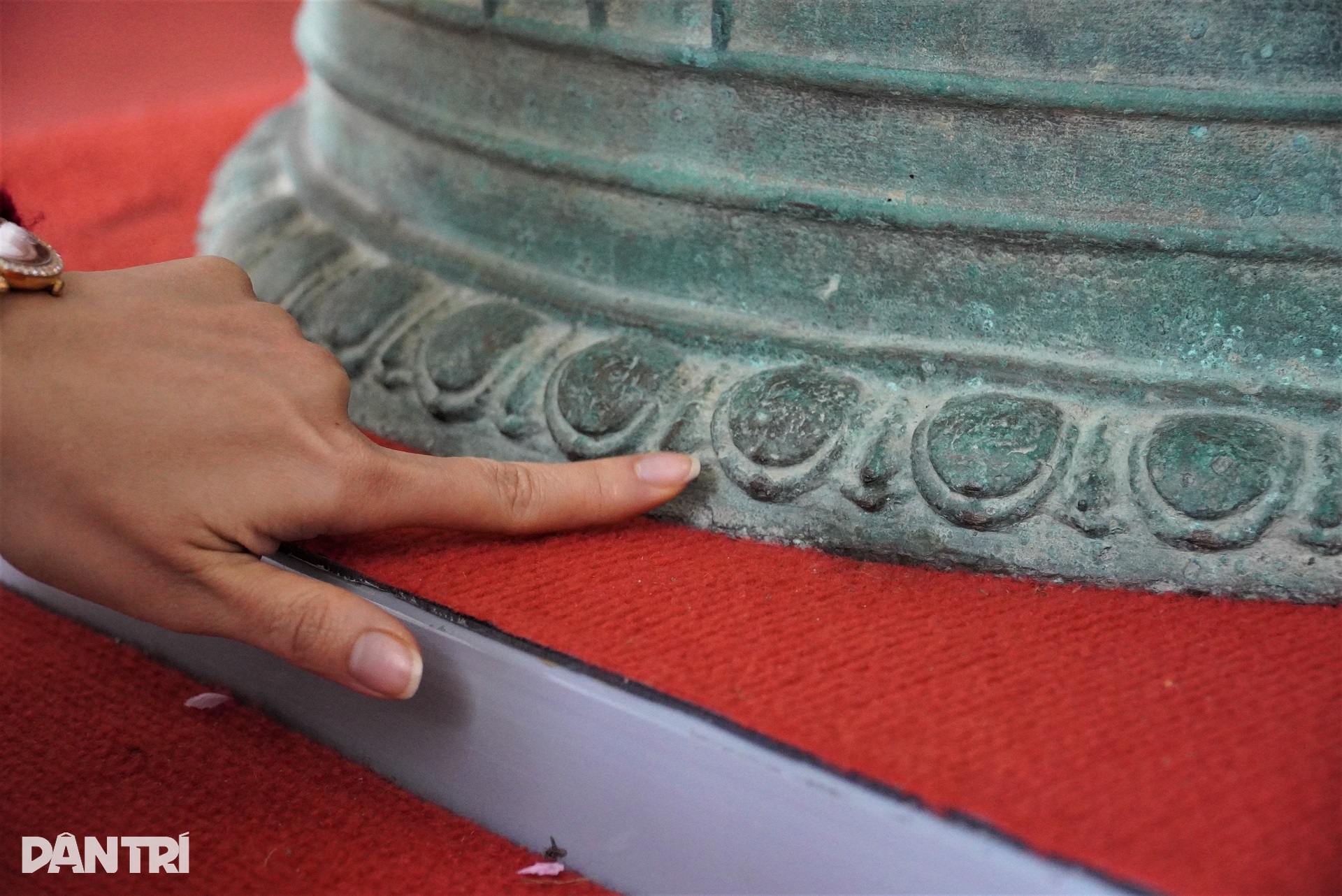 Quả chuông hiếm bằng đồng, hơn 600 tuổi được công nhận bảo vật quốc gia - 8 Quả chuông hiếm bằng đồng, hơn 600 tuổi được công nhận bảo vật quốc gia - 8