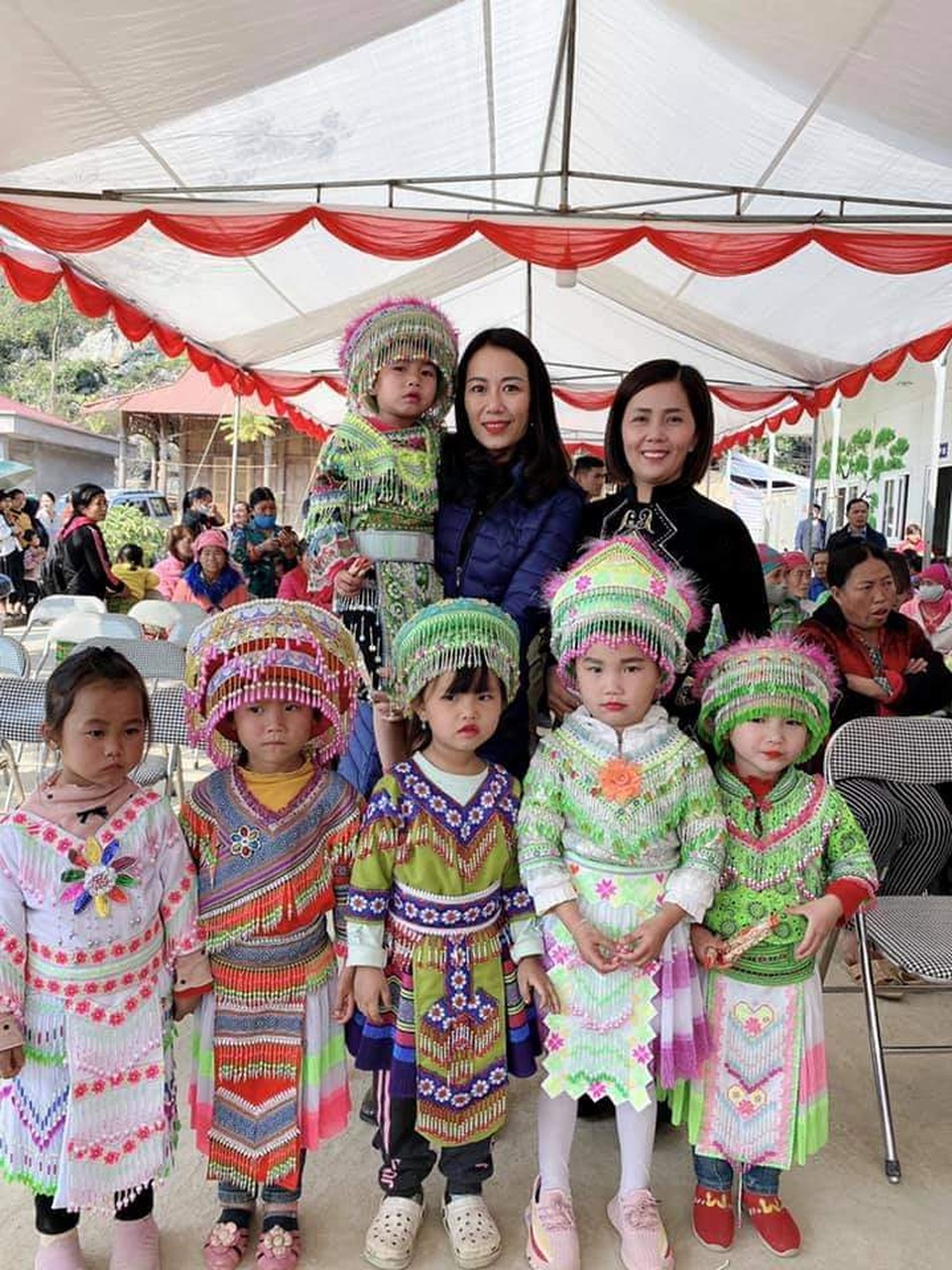 Giáo viên cắm bản ăn Tết 3 cùng với phụ huynh, học sinh - 2 Giáo viên cắm bản ăn Tết 3 cùng với phụ huynh, học sinh - 2