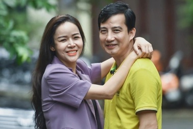 Diễm Hương tuổi 40: “Chồng chăm con, lo mọi thứ cho tôi đi làm kiếm tiền”